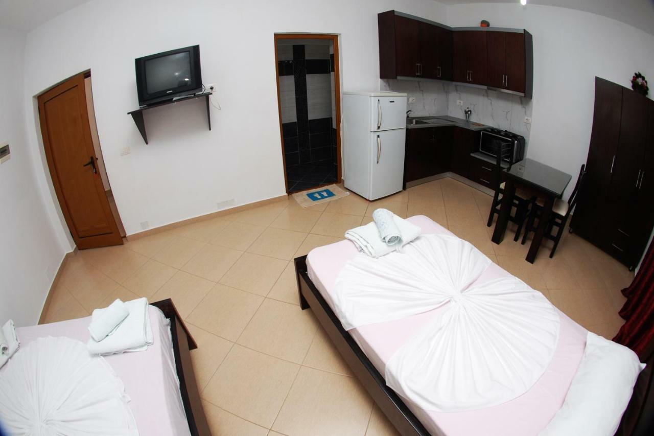 Vila Ronaldo Apartment Ksamil Ngoại thất bức ảnh